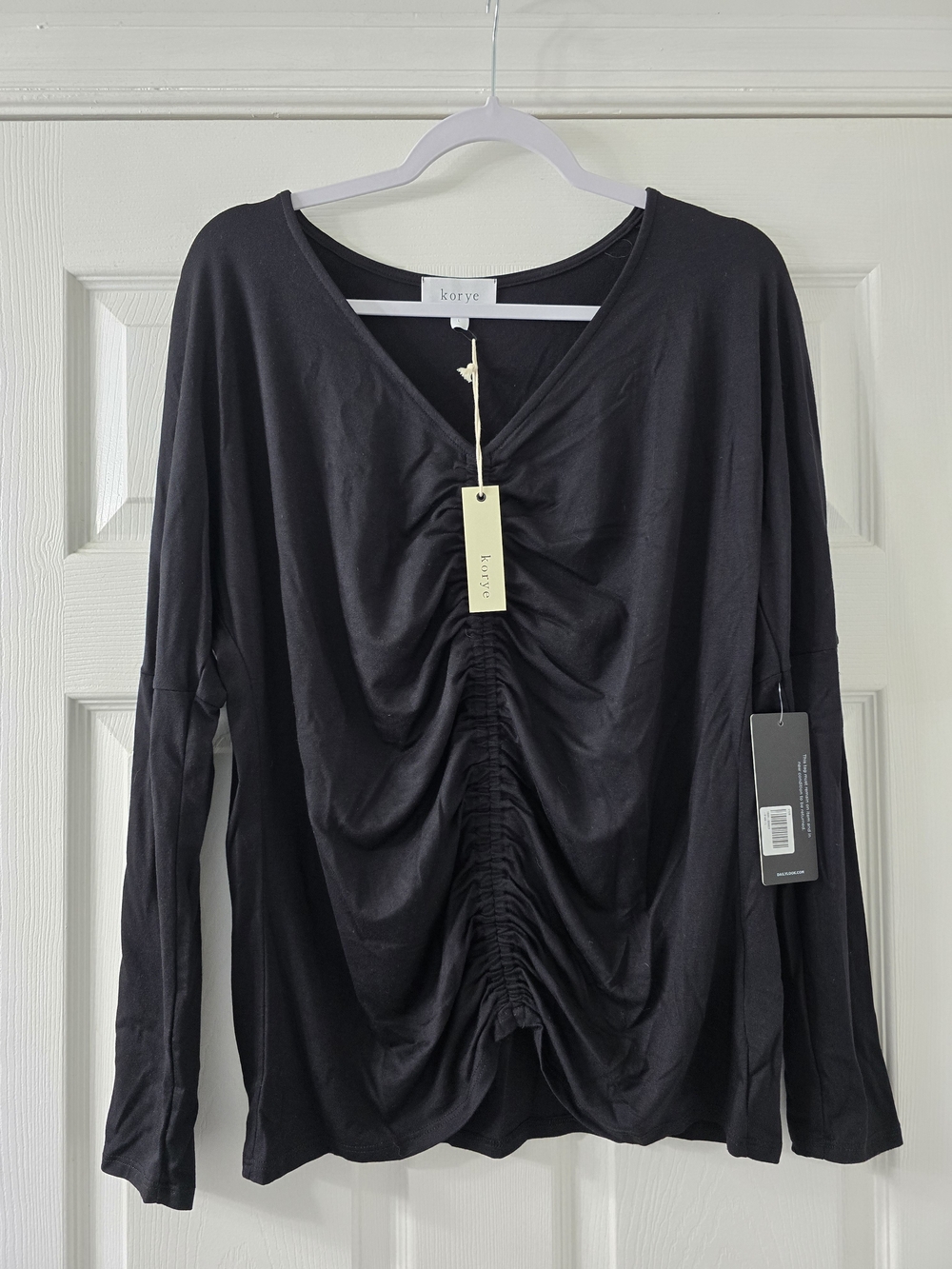 NWT Korye Black Ruched V-Neck Long Sleeve Top - Large